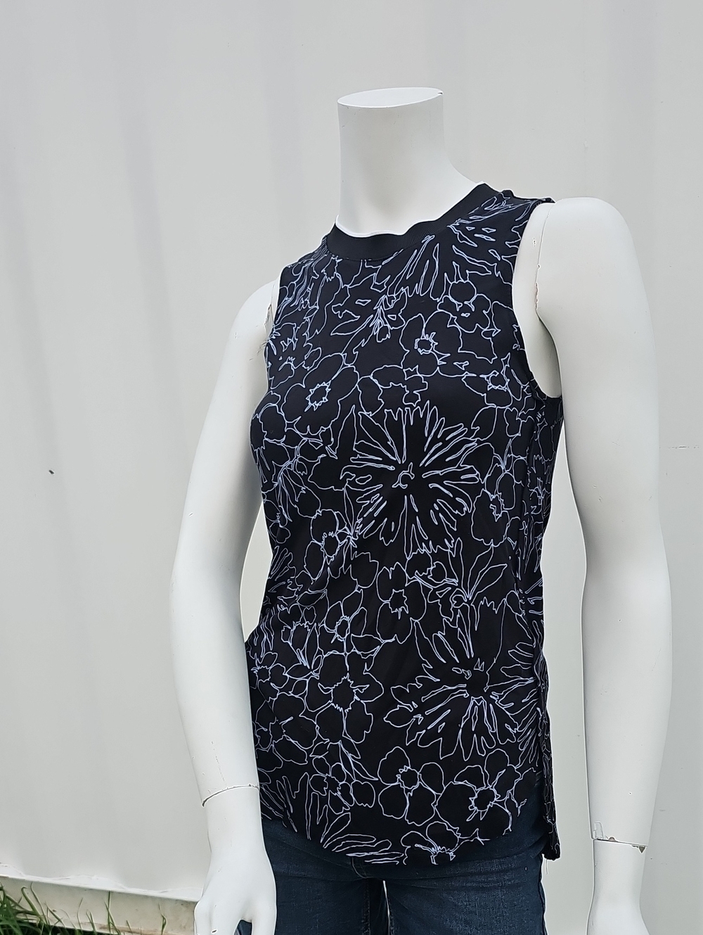 Joe Fresh Women’s Size Small Sleeveless Floral Top 100% Rayon